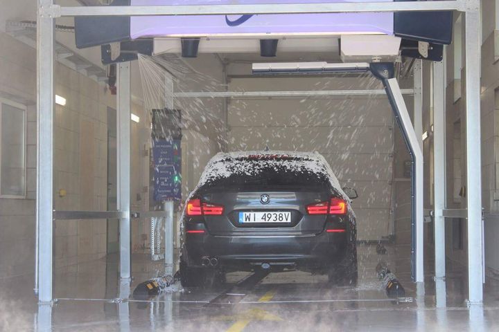 automatyczny sprzęt do mycia samochodów